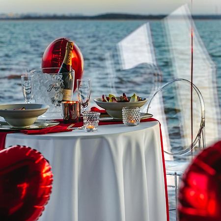 Grand Ht Houseboats - Domki Na Wodzie - Sauna, Jacuzzi, Kominek Mielno  Eksteriør billede