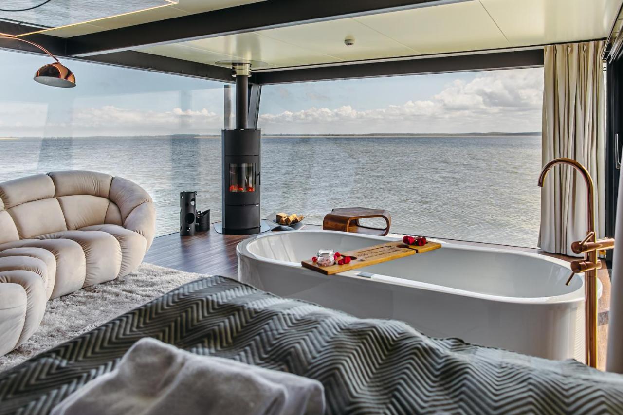Grand Ht Houseboats - Domki Na Wodzie - Sauna, Jacuzzi, Kominek Mielno  Eksteriør billede