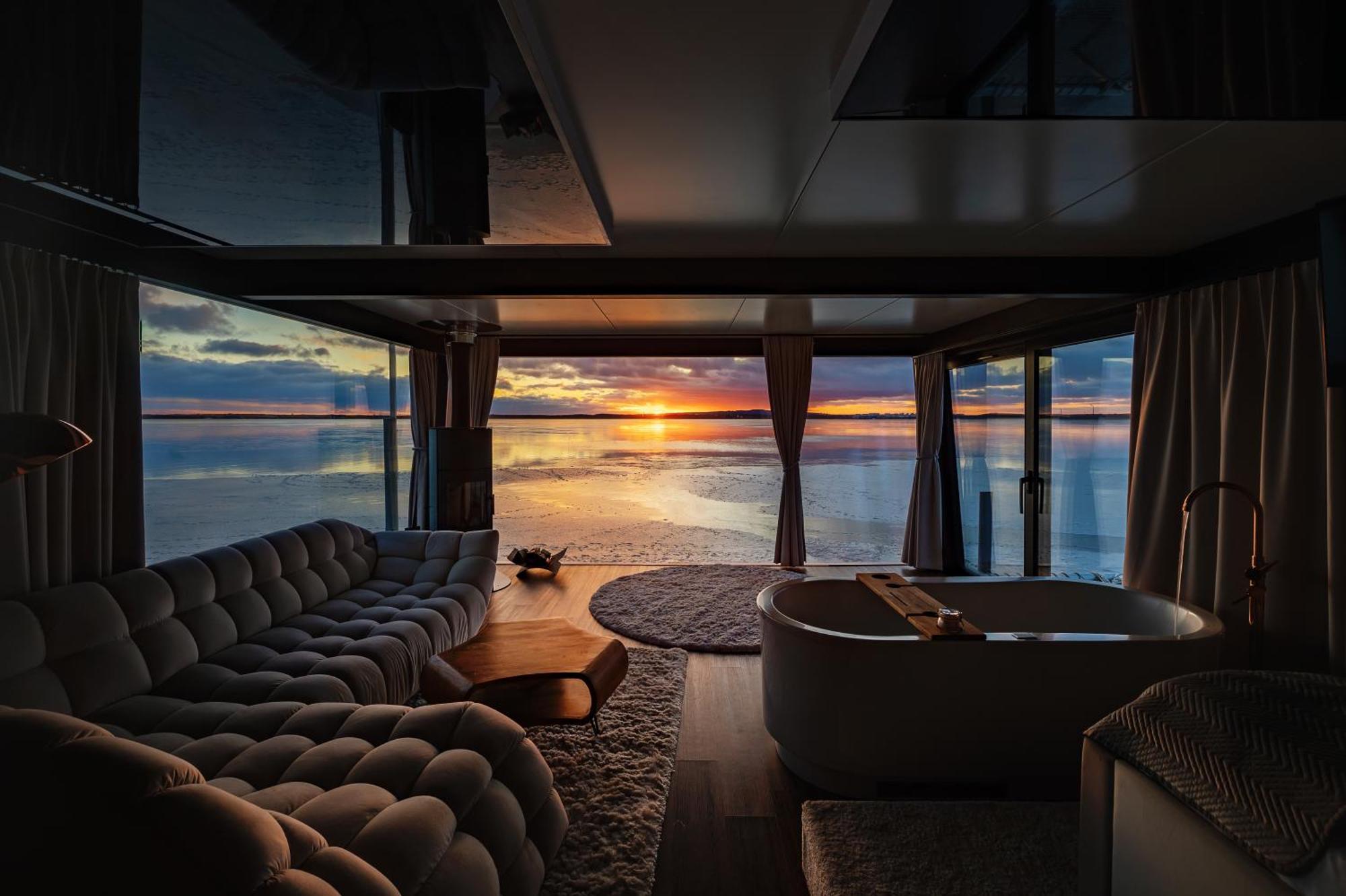 Grand Ht Houseboats - Domki Na Wodzie - Sauna, Jacuzzi, Kominek Mielno  Eksteriør billede