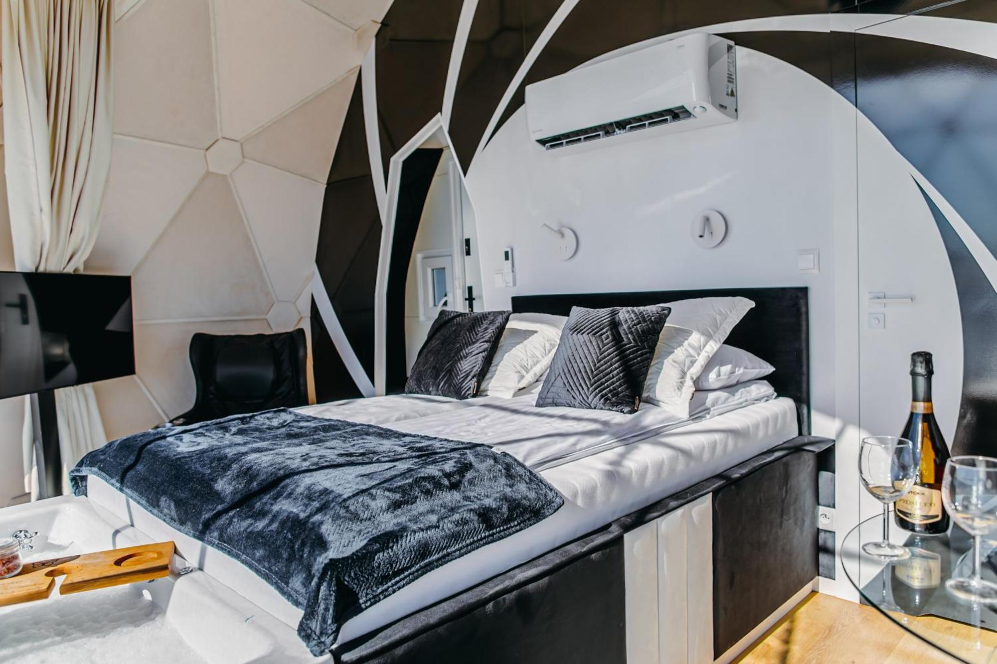 Grand Ht Houseboats - Domki Na Wodzie - Sauna, Jacuzzi, Kominek Mielno  Værelse billede