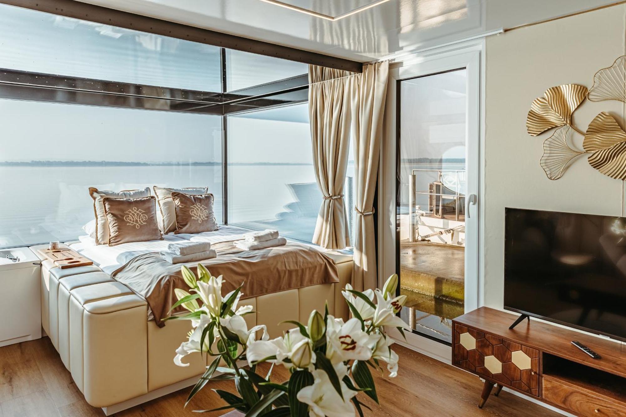 Grand Ht Houseboats - Domki Na Wodzie - Sauna, Jacuzzi, Kominek Mielno  Eksteriør billede