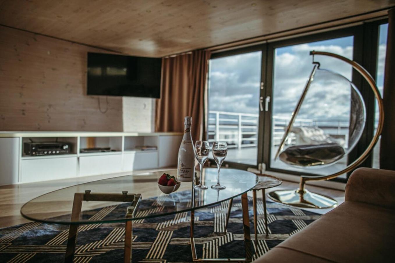 Grand Ht Houseboats - Domki Na Wodzie - Sauna, Jacuzzi, Kominek Mielno  Eksteriør billede