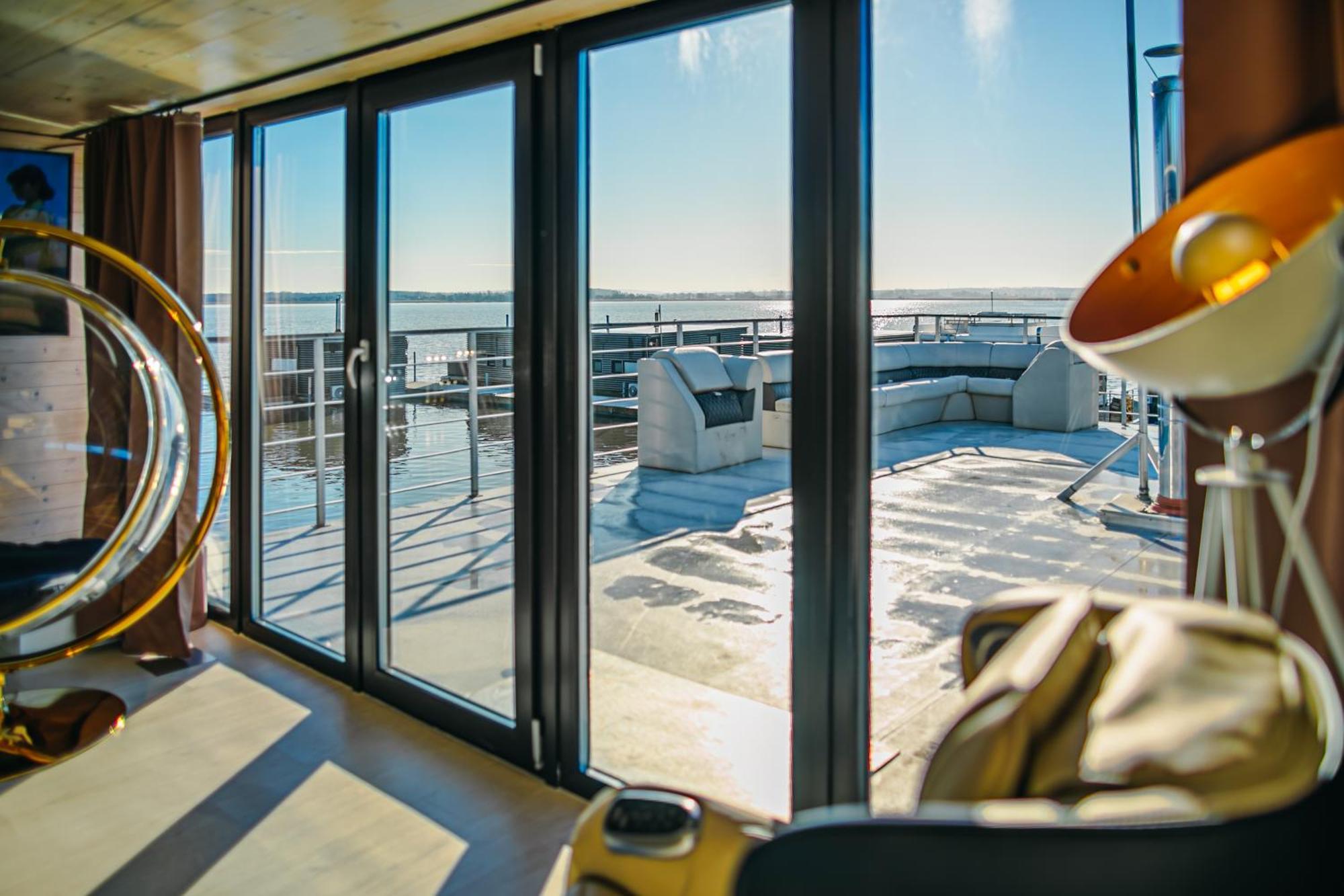 Grand Ht Houseboats - Domki Na Wodzie - Sauna, Jacuzzi, Kominek Mielno  Værelse billede