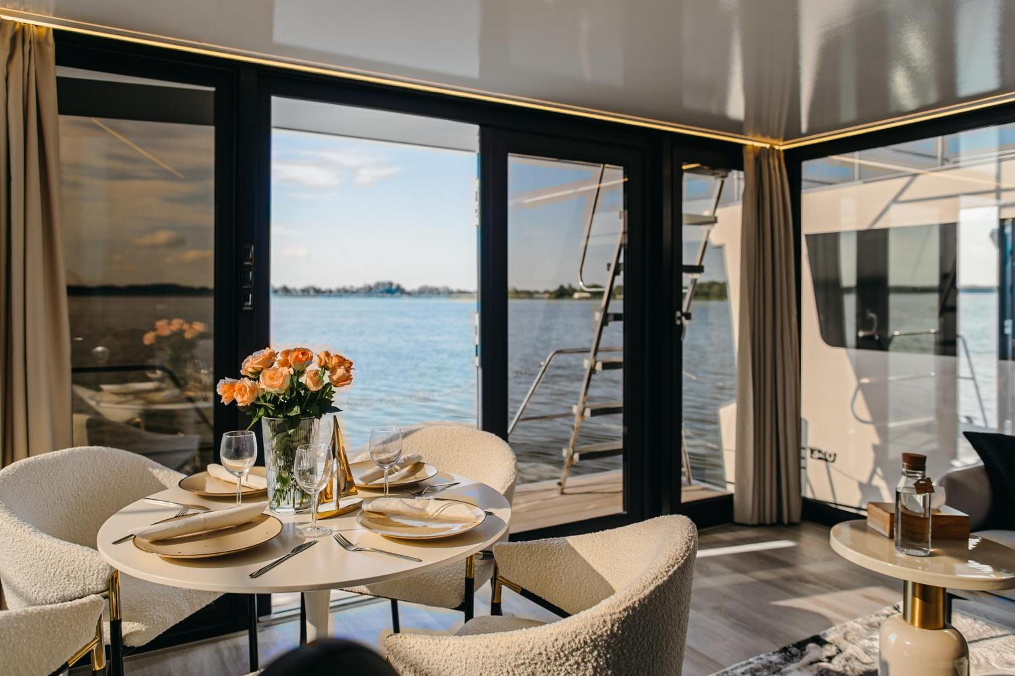 Grand Ht Houseboats - Domki Na Wodzie - Sauna, Jacuzzi, Kominek Mielno  Værelse billede